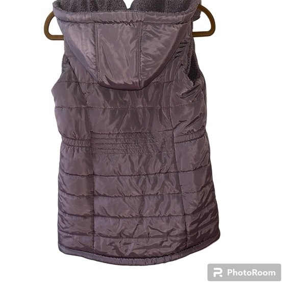 Mo-KA By Santa Fe Apparel Hooded Reversible Puffer Vest - Picture 4 of 12